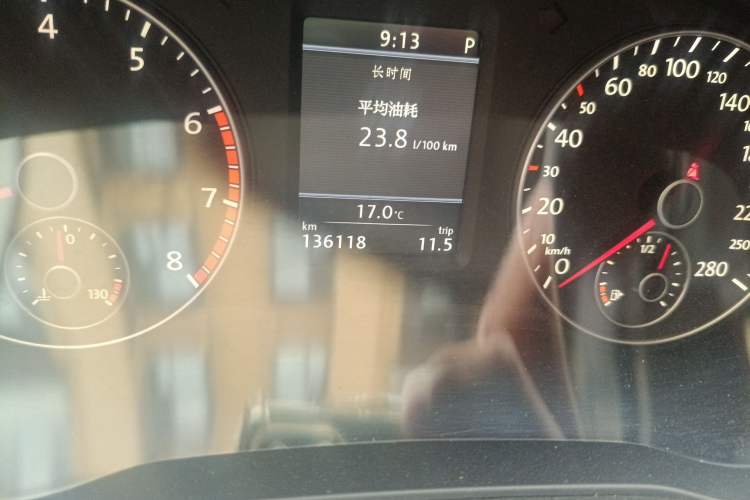 Used Volkswagen Passat 2014 1.8TSI DSG Prestige Edition Odometer Close Up