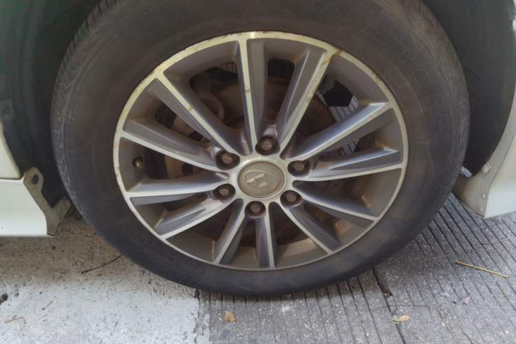 Used SAIC MAXUS G10 2016 2.0T Automatic Luxury Executive Edition Right Front Wheel Hub