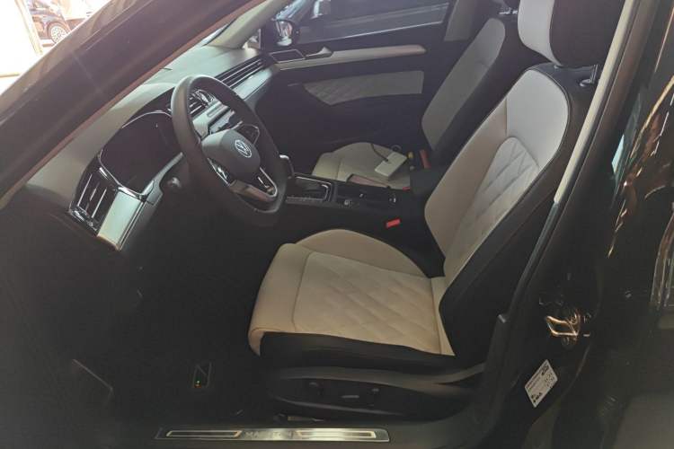 Used Volkswagen Magotan 2023 2 Million Units Limited Edition 330TSI DSG Leading Version Left Front Seat