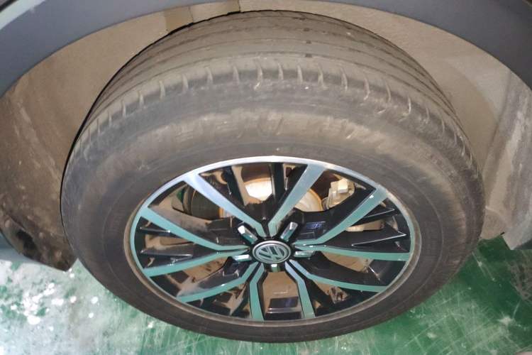 Used Volkswagen Tiguan L 2017 330TSI Automatic Two-Wheel Drive Luxury Edition Right Rear Wheel Hub