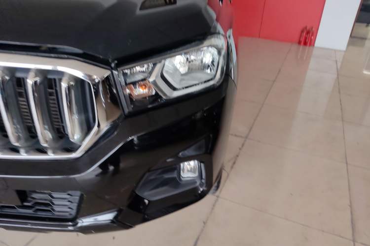 Used SAIC MAXUS T60 2017 2.0T Gasoline Automatic Two-Wheel Drive High-Ride Elite Standard Cabin