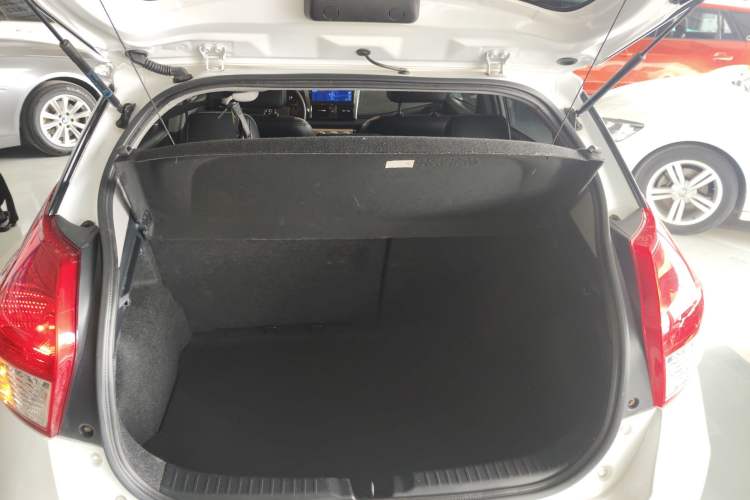 Used Toyota YARiS L Zhi Xuan 2015 1.5G Automatic Xuan Dong Sunroof Special Edition Trunk