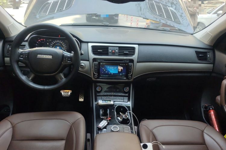 Used Haval H8 2017 2.0T Gasoline Two-Wheel Drive Smart Edition Center Console