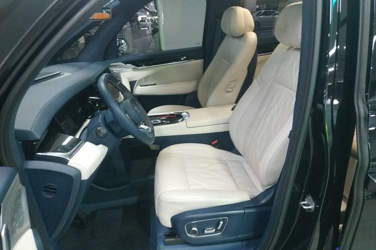 Used Zeekr 009 2024 7-Seater Walk-Through Version Four-Wheel Drive 108 kWh Left Front Seat