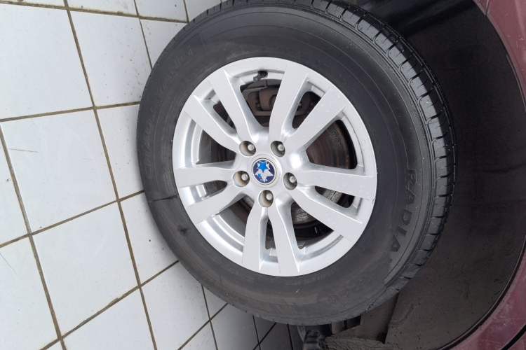 Used Venucia T70 2016 2.0L CVT Smart Choice Edition Right Rear Wheel Hub