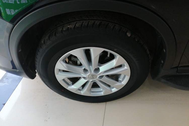 Used Nissan X-Trail 2015 2.5L CVT Leading MAX Edition 4WD Left Front Wheel Hub