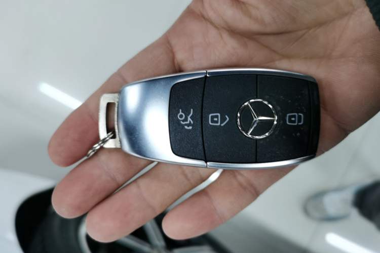 Used Mercedes-Benz A-Class 2022 Revised Version A 200 L Sport Sedan Fashionable Style Vehicle Key