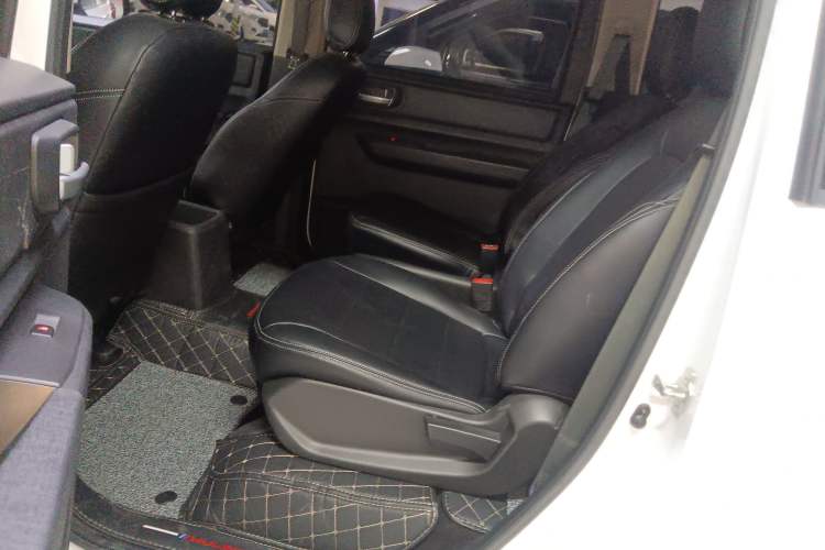 Used Wuling Hongguang PLUS 2019 1.5T Manual Comfort Version 7 Seats