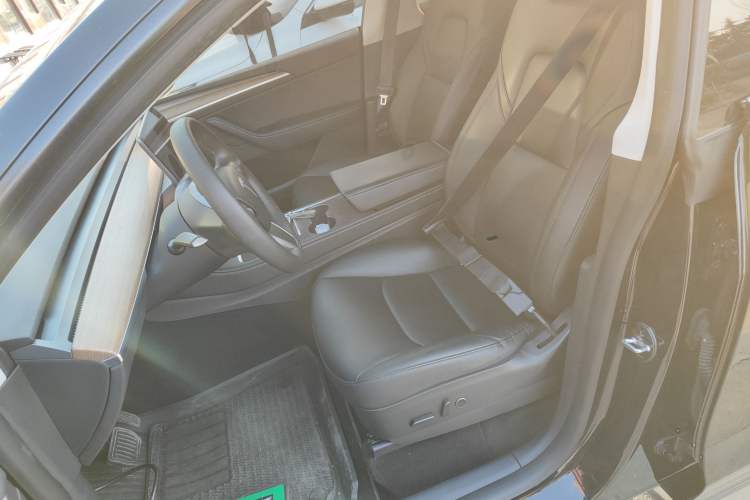 Used Tesla Model Y 2021 Long-Range All-Wheel-Drive Version
