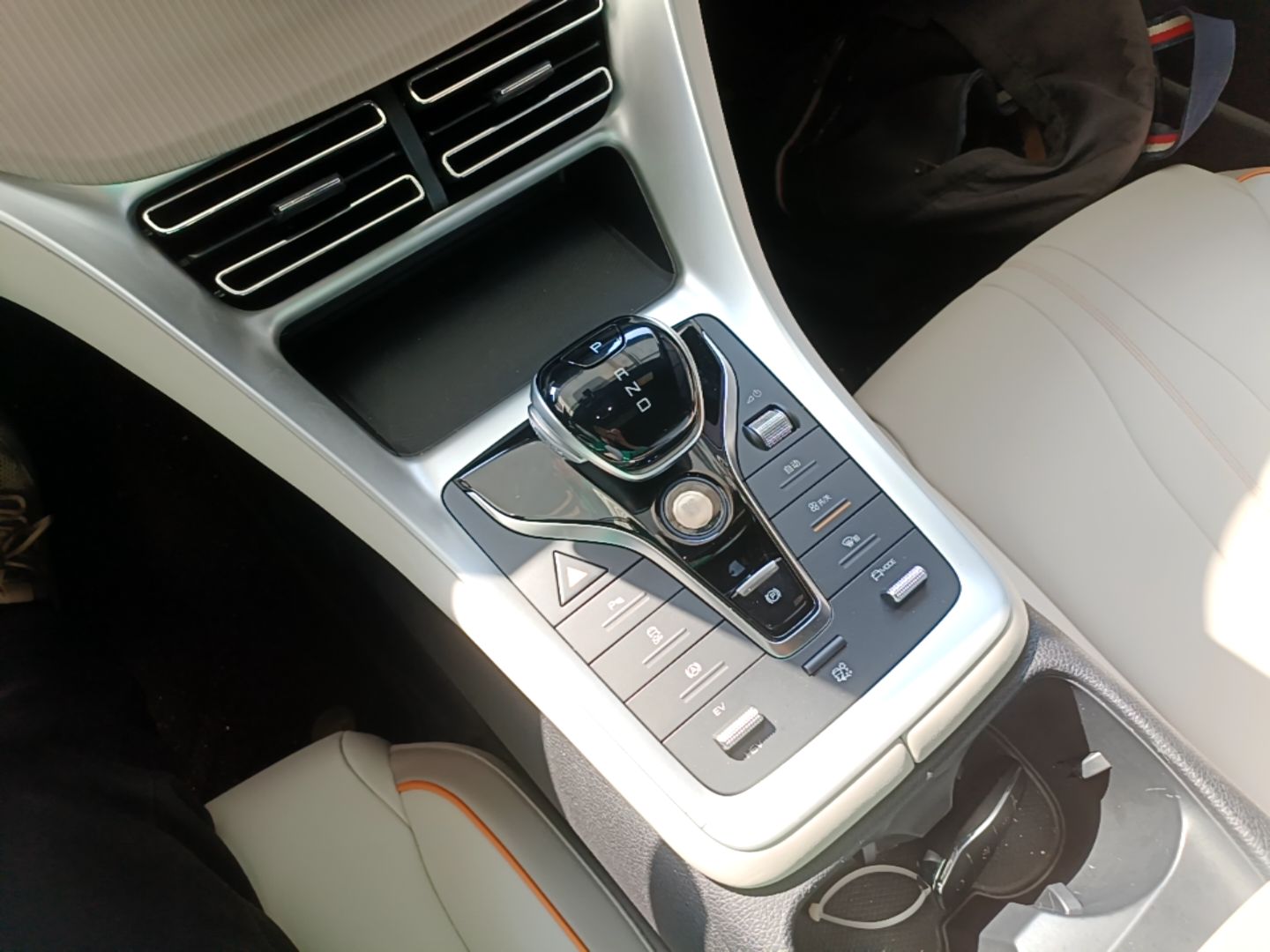 BYD Song Pro New Energy 2023 Champion Edition DM-i 71KM Leading Model — снимка 16