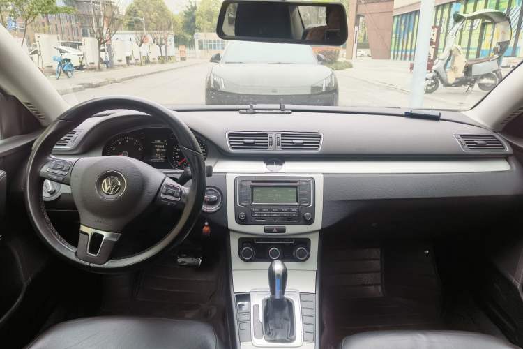 Used Volkswagen Magotan 2013 1.8TSI Premier Model Center Console