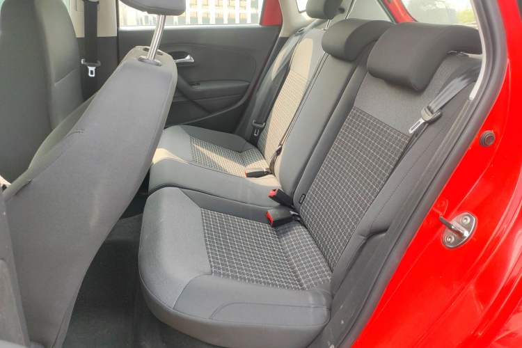 Used Volkswagen Polo 2016 1.6L Automatic Comfort Model
