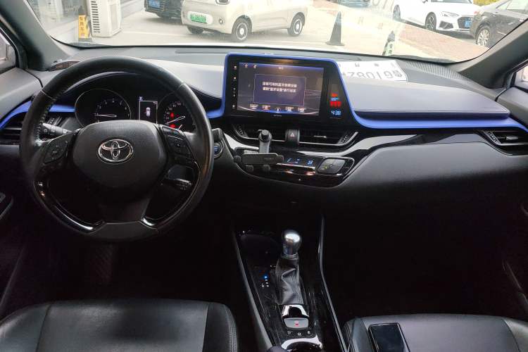 Used Toyota IZOA 2018 2.0L Yichi Edition China V Standard