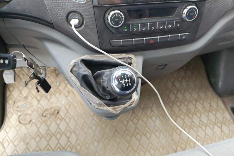 Used Foton Toano 2022 2.0T Manual Urban Edition Short Wheelbase Mid-Height Design Rear Single Tire 5/6/9-Seater Configuration 4F20TC3