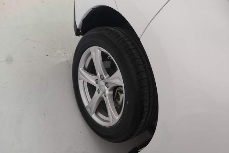 Used Haval H2 2018 Chuanxiang Edition 1.5T Manual Two-Wheel Drive Fashion Model China V Standard Right Rear Wheel Hub