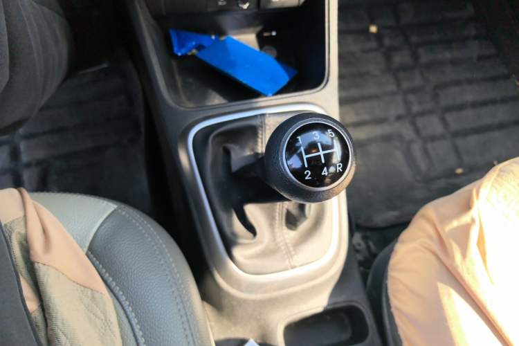 Used Kia Pegas 2019 1.4L Manual Value Edition National VI Standard Gear Lever