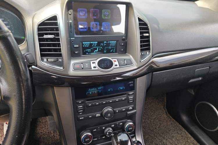 Used Chevrolet Captiva 2015 2.4L 4x4 Flagship Edition 7-Seater