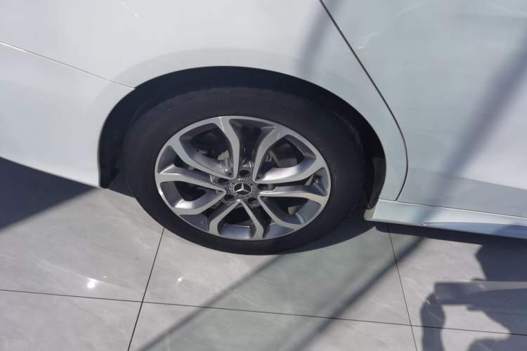 Used Mercedes-Benz C-Class 2018 C 180 L Fashion Edition Sport Version Right Rear Wheel Hub