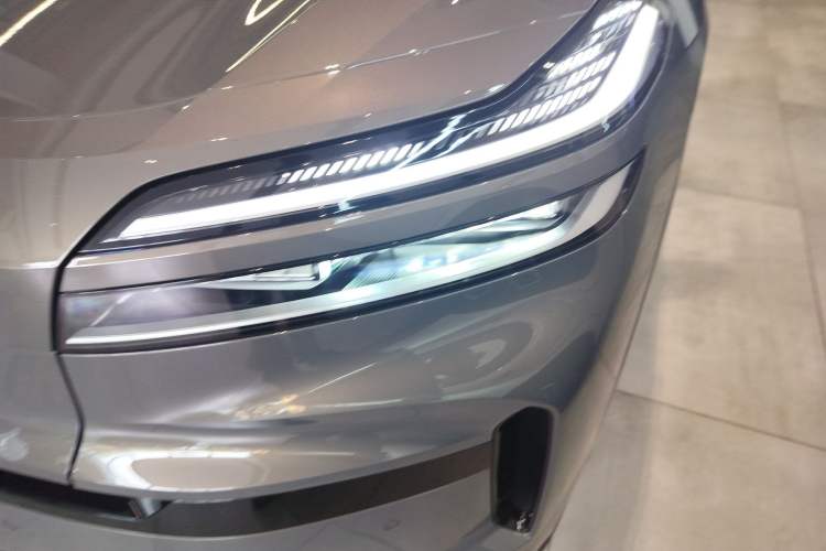 Used ONVO Luxeed L90 2025 Model—Max Six-Seater Version Left Front Headlight