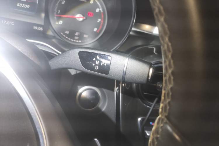 Used Mercedes-Benz GLC 2017 GLC 260 4MATIC Dynamic Edition Gear Lever