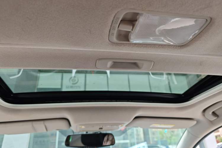 Used Nissan Sylphy 2019 1.6XV CVT Smart Connect Luxury Edition China VI Standard Headliner