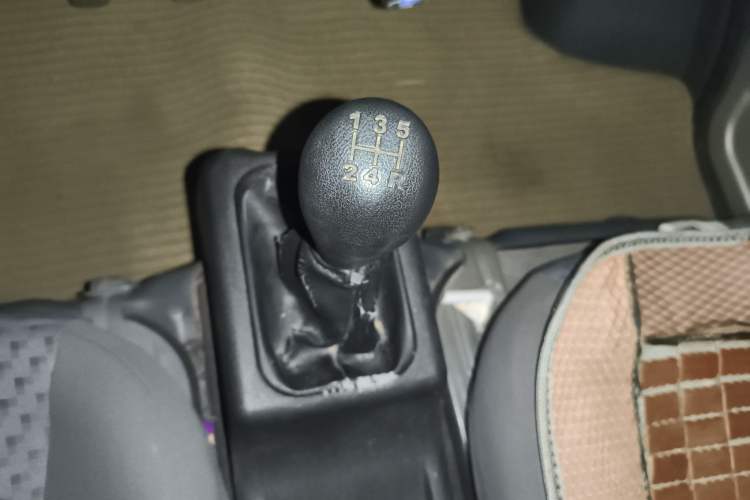 Used Wuling Zhiguang 2015 1.2L Practical LS-I Model
