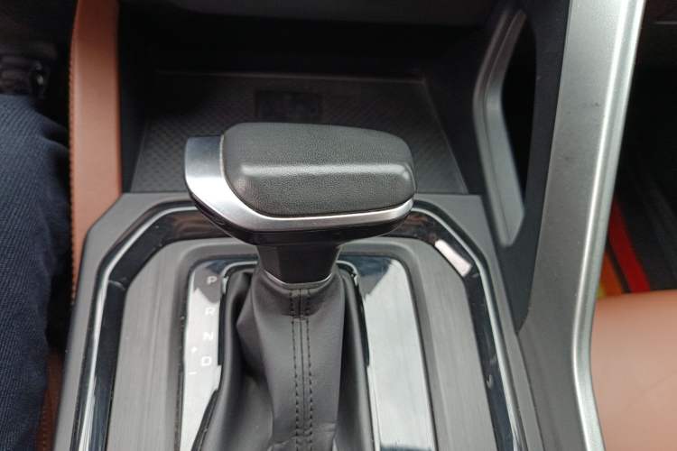 Used Geely Auto Vision X6 2021 PRO 1.4T Automatic Prestige Model Gear Lever
