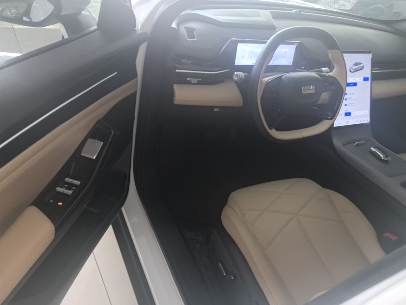 Geely Galaxy L6 2024 125km PLUS Dragon Edition — снимка 18