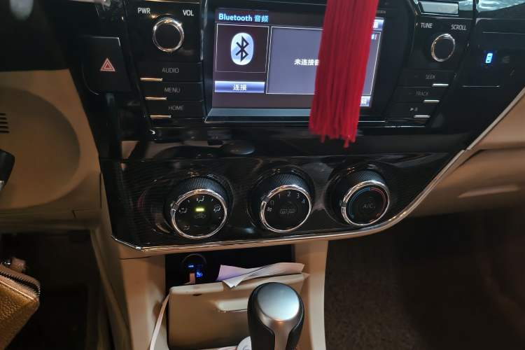 Used Toyota Corolla 2014 1.6L CVT GL-i Audio And AC Panel