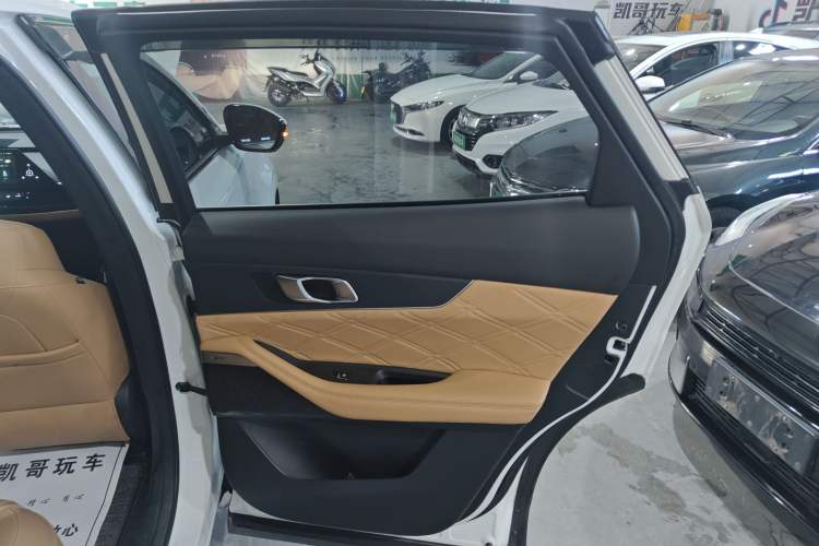 Used Changan UNI-K 2024 2.0T Two-Wheel Drive Global Edition
