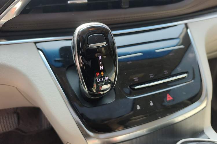 Used Buick GL8 2021 Land Cruiser Executive Class 652T Luxury Model Gear Lever