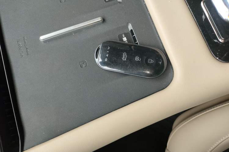 Used Hima AITO M7 2024 1.5T Intelligent Driving All-Wheel Drive Pro Version 5 Seats Ternary Lithium Battery Vehicle Key