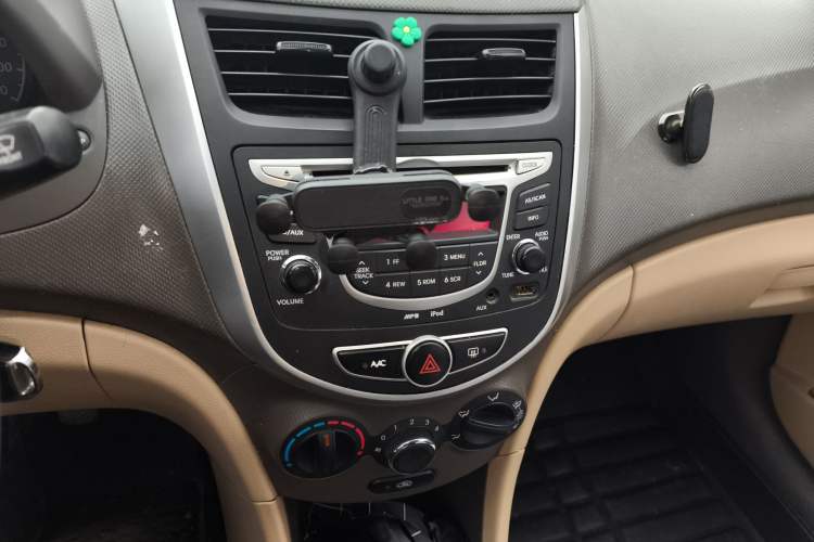 Used Hyundai Verna (older generation) 2010 Sedan 1.4L Manual Comfort GS
