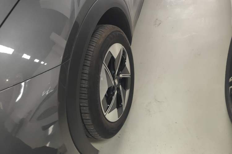 Used Geely Galaxy E5 2024 530km Starship Edition Left Front Wheel Hub