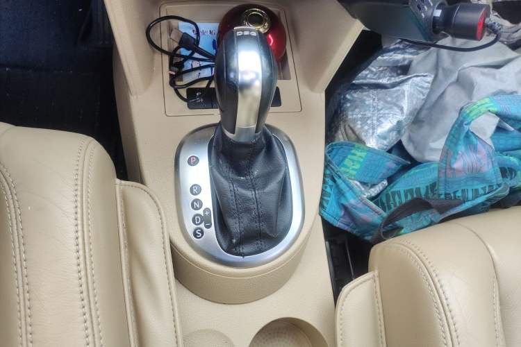 Used Volkswagen Touran 2013 1.4T DSG Crystal Edition 5-Seater Gear Lever