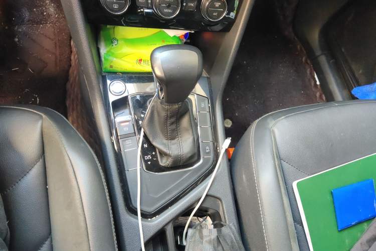 Used Volkswagen Tiguan L 2019 Updated Version 330TSI Automatic Two-Wheel Drive Panoramic Comfort Edition China VI Standard Gear Lever