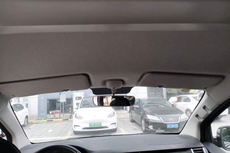 Used Jinbei Gold Hiace M Classic 2022 1.5L Travel Lion Passenger Van 6 Seats
