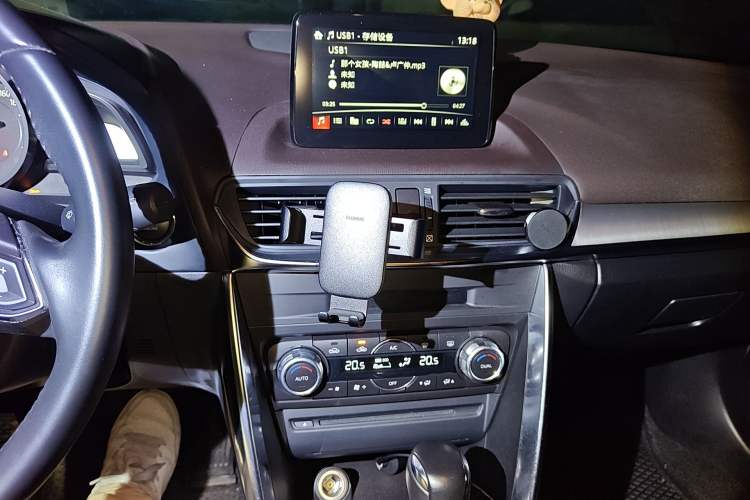 Used Mazda CX-4 2018 2.0L Automatic Two-Wheel Drive Blue Sky Luxury Edition Audio And AC Panel