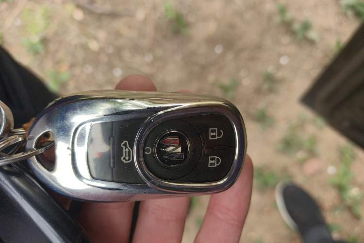 Used Buick GL8 2023 Facelifted Land Cruiser Executive Luxury Version Vehicle Key