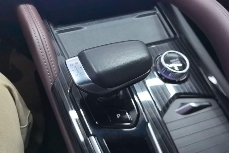 Used Geely Auto Monjaro L 2021 2.0TD DCT EVO Two-Wheel Drive Smart Luxury Version Gear Lever