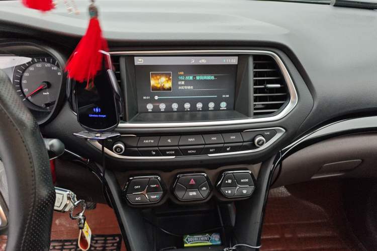 Used GAC Trumpchi GS4 2017 235T Manual Two-Wheel Drive Luxury Edition Audio And AC Panel