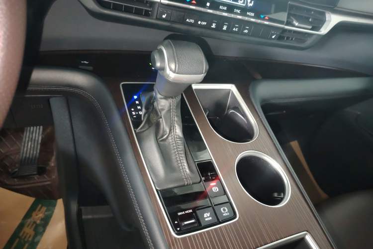 Used Toyota Granvia 2024 2.5L Hybrid Prestige PLUS Four-Wheel Drive Version Gear Lever