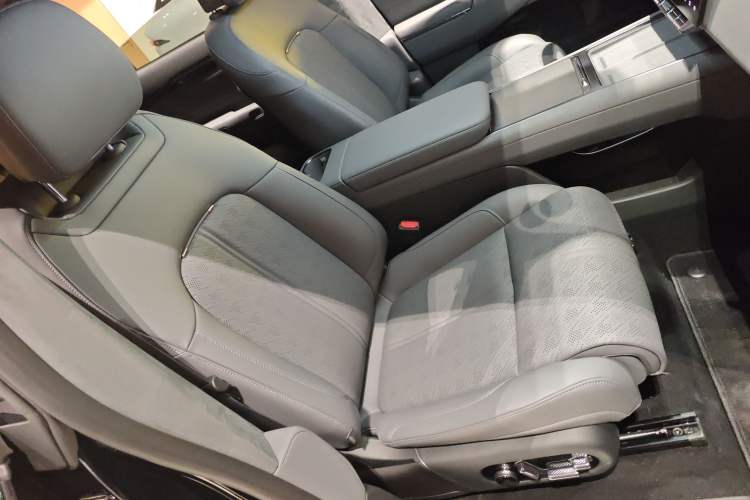 Used Zeekr 7X 2026 75kWh Rear-Drive MAX Edition Right Front Seat