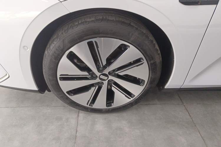 Used Geely Galaxy E8 2025 700 km Long-Range Intelligent Driving Version