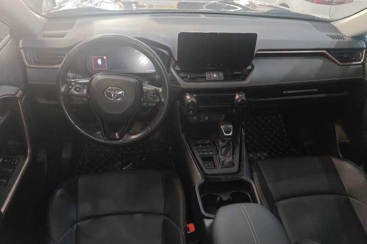 Used Toyota Wildlander 2024 2.0L CVT 4x4 Luxury PLUS Edition
