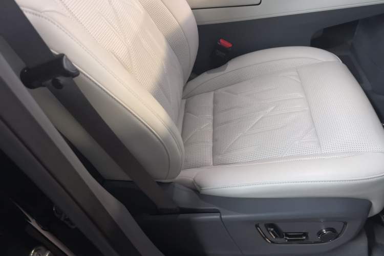 Used Zeekr 009 2024 7-Seater Walk-Through Version Four-Wheel Drive 108 kWh
