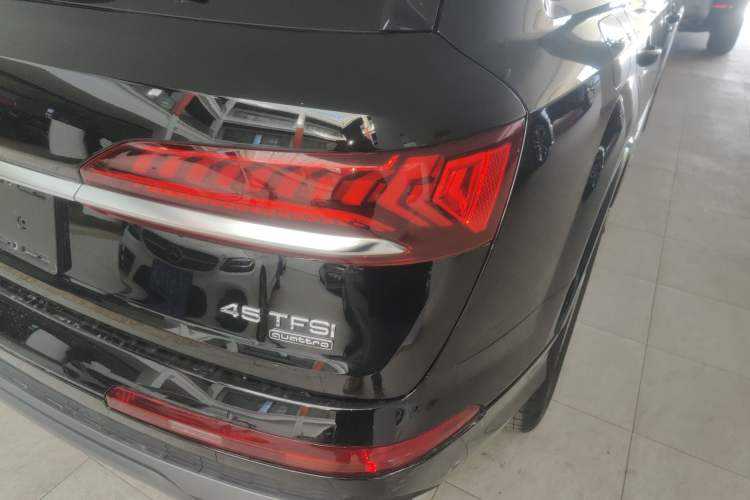 Used Audi Q7 2023 45 TFSI quattro S line Sport model
