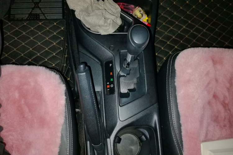 Used Toyota RAV4 2016 2.0L CVT Two-Wheel Drive Fashion Edition China V Standard
