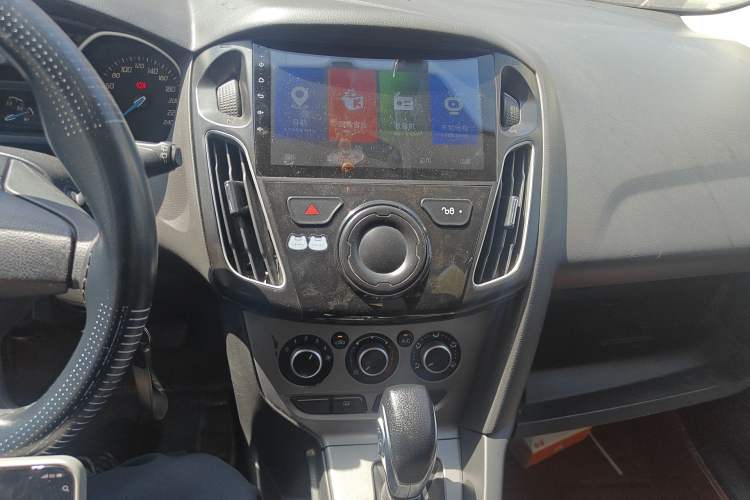 Used Ford Focus 2012 Hatchback 1.6L Automatic Comfort Model Audio And AC Panel