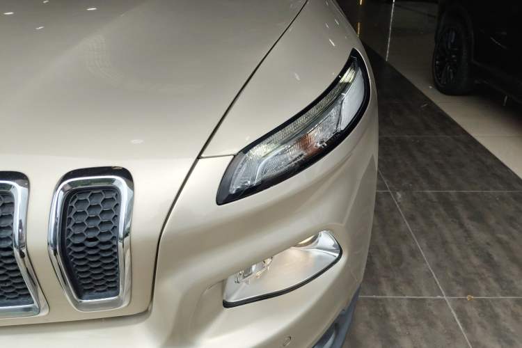 Used Jeep Cherokee 2016 2.0L Superior Edition